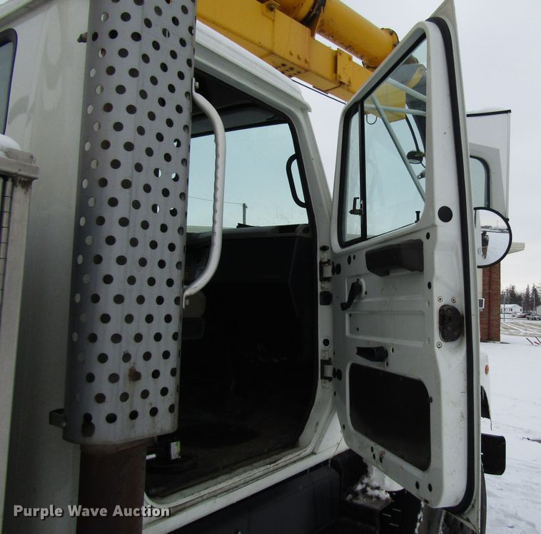 image for item DH8322 2000 International 2554 hydra vacuum truck