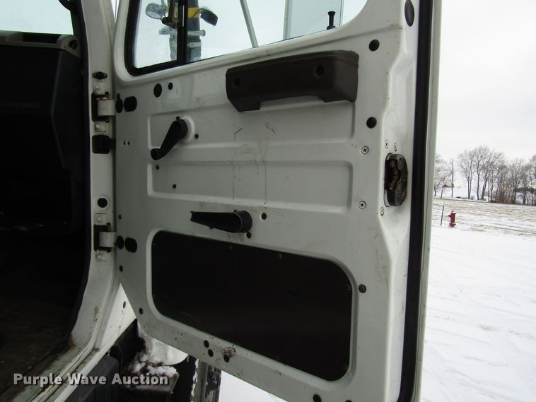 image for item DH8322 2000 International 2554 hydra vacuum truck