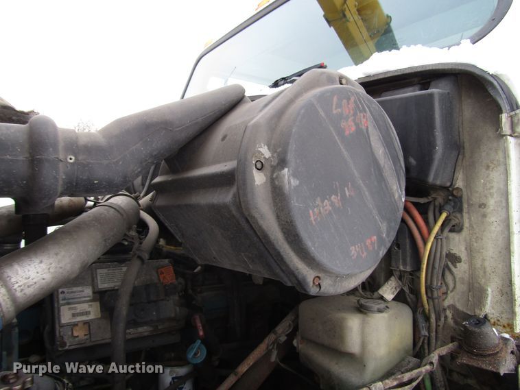 image for item DH8322 2000 International 2554 hydra vacuum truck