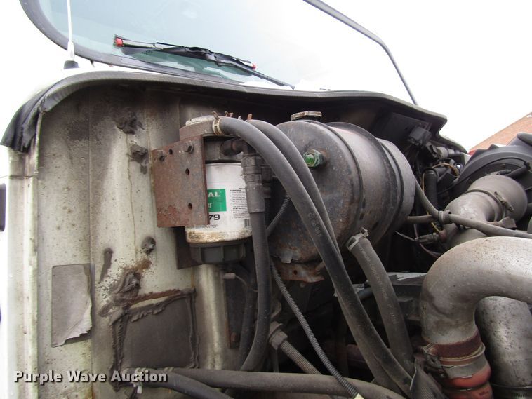 image for item DH8322 2000 International 2554 hydra vacuum truck