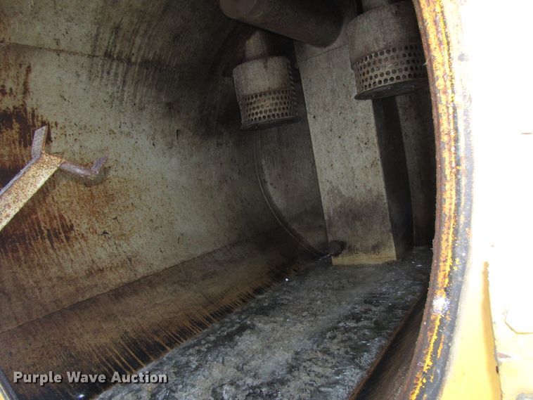 image for item DH8322 2000 International 2554 hydra vacuum truck