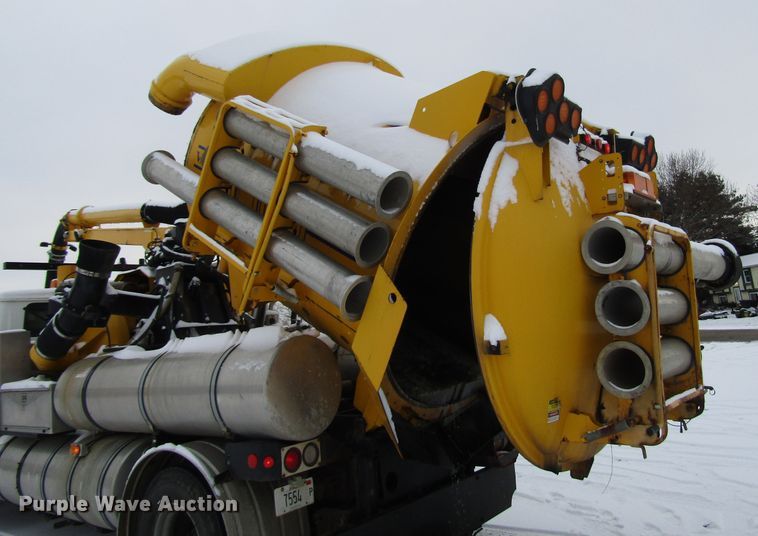 image for item DH8322 2000 International 2554 hydra vacuum truck