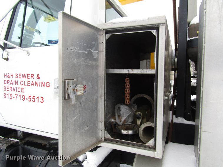 image for item DH8322 2000 International 2554 hydra vacuum truck