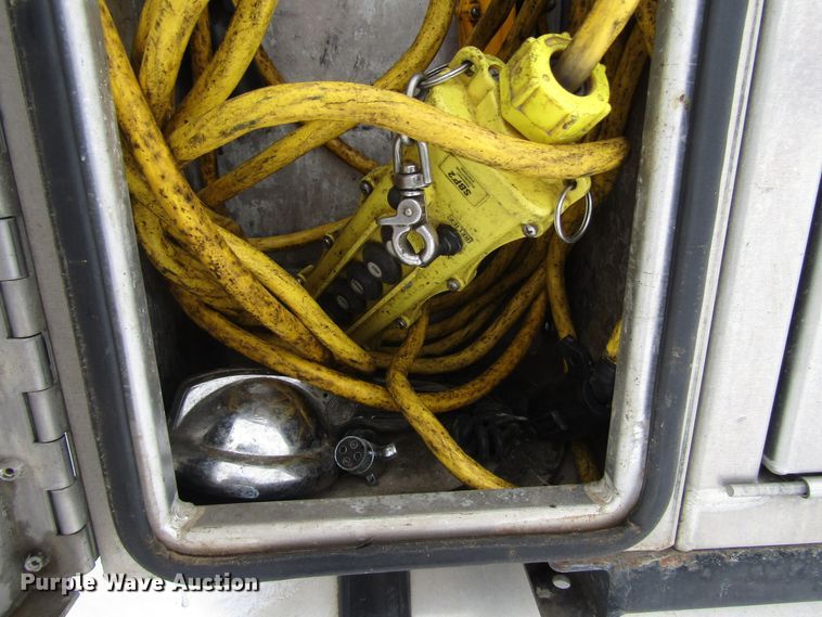 image for item DH8322 2000 International 2554 hydra vacuum truck