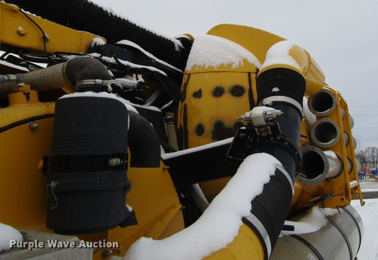 image for item DH8322 2000 International 2554 hydra vacuum truck