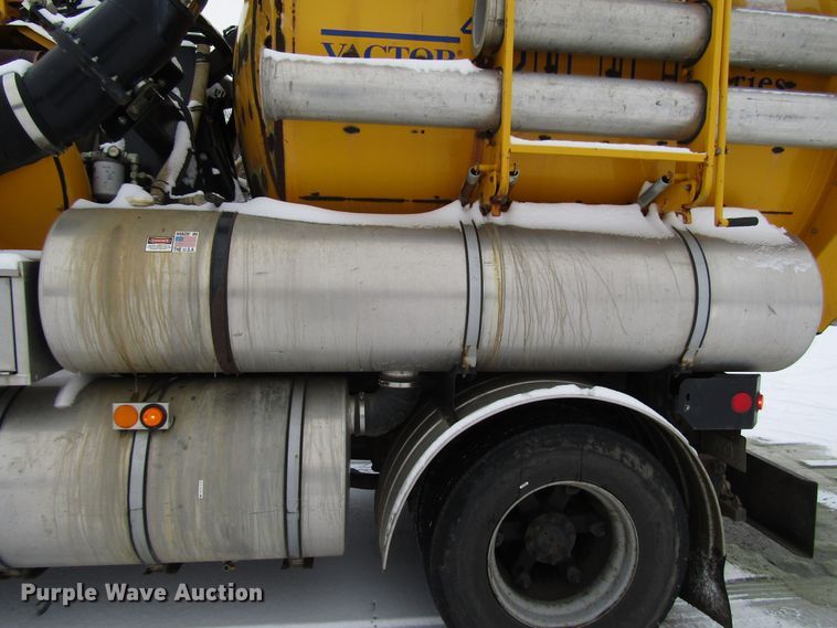 image for item DH8322 2000 International 2554 hydra vacuum truck