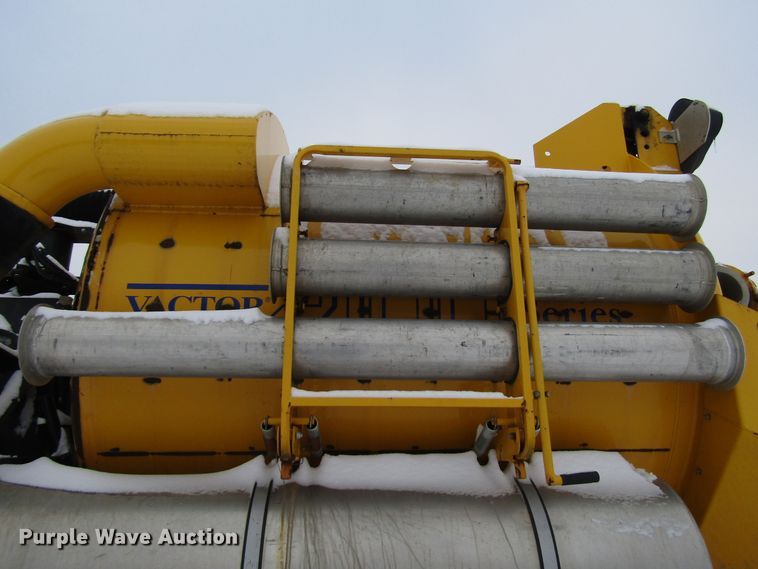 image for item DH8322 2000 International 2554 hydra vacuum truck