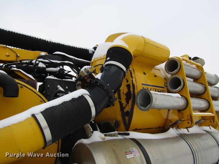 image for item DH8322 2000 International 2554 hydra vacuum truck