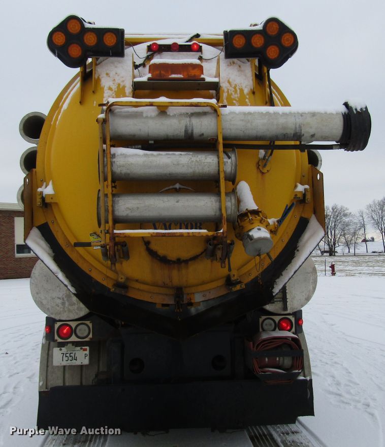 image for item DH8322 2000 International 2554 hydra vacuum truck