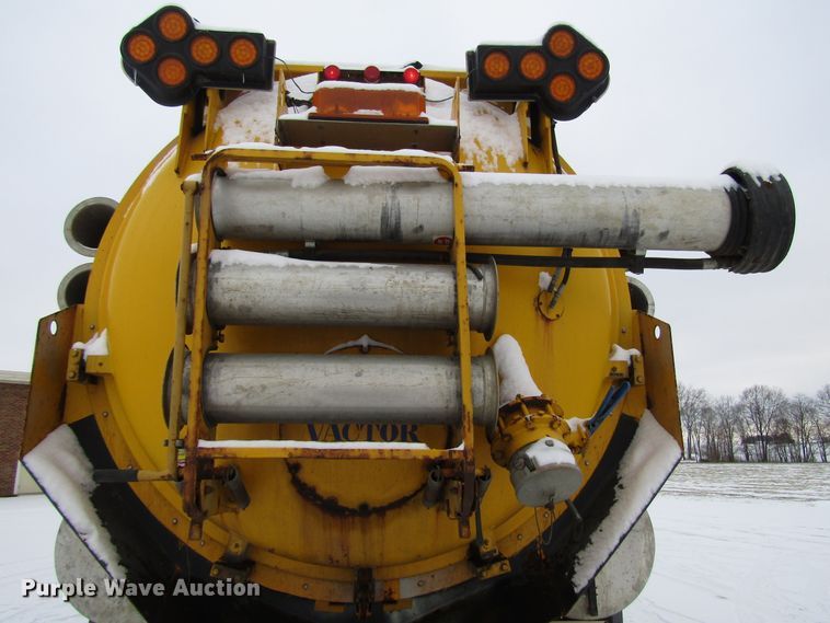 image for item DH8322 2000 International 2554 hydra vacuum truck