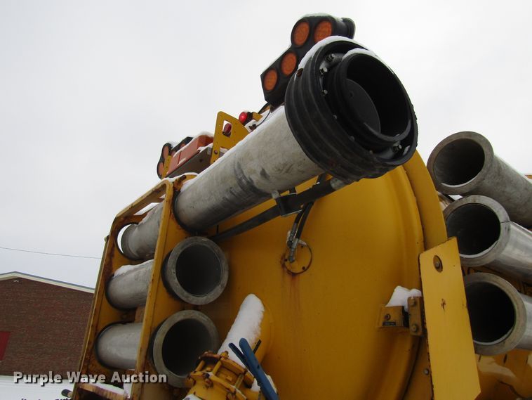 image for item DH8322 2000 International 2554 hydra vacuum truck