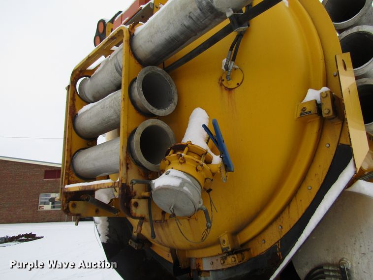 image for item DH8322 2000 International 2554 hydra vacuum truck