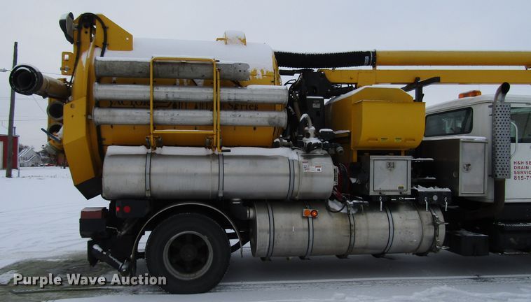 image for item DH8322 2000 International 2554 hydra vacuum truck