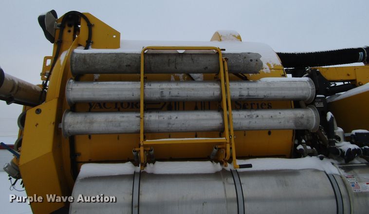 image for item DH8322 2000 International 2554 hydra vacuum truck