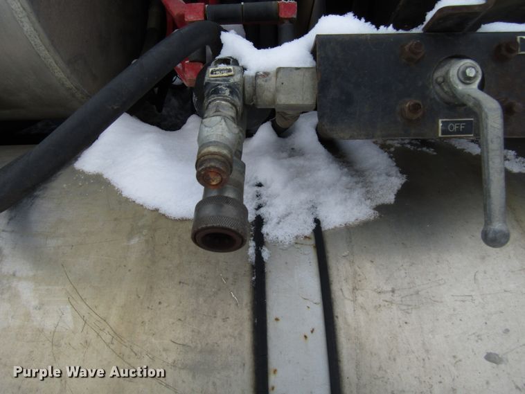 image for item DH8322 2000 International 2554 hydra vacuum truck