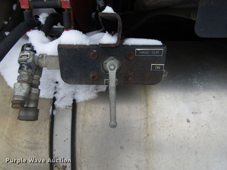 image for item DH8322 2000 International 2554 hydra vacuum truck