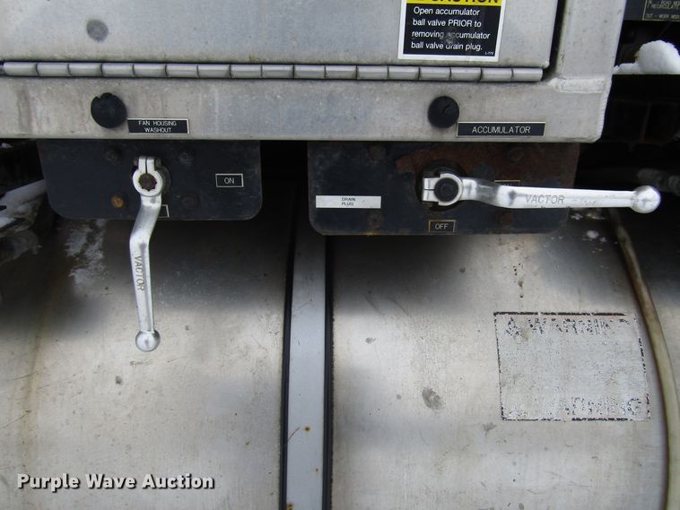 image for item DH8322 2000 International 2554 hydra vacuum truck