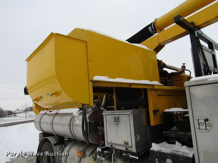 image for item DH8322 2000 International 2554 hydra vacuum truck