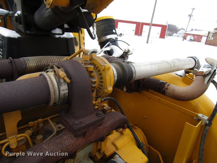 image for item DH8322 2000 International 2554 hydra vacuum truck