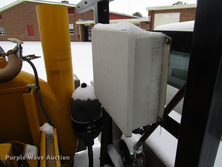 image for item DH8322 2000 International 2554 hydra vacuum truck