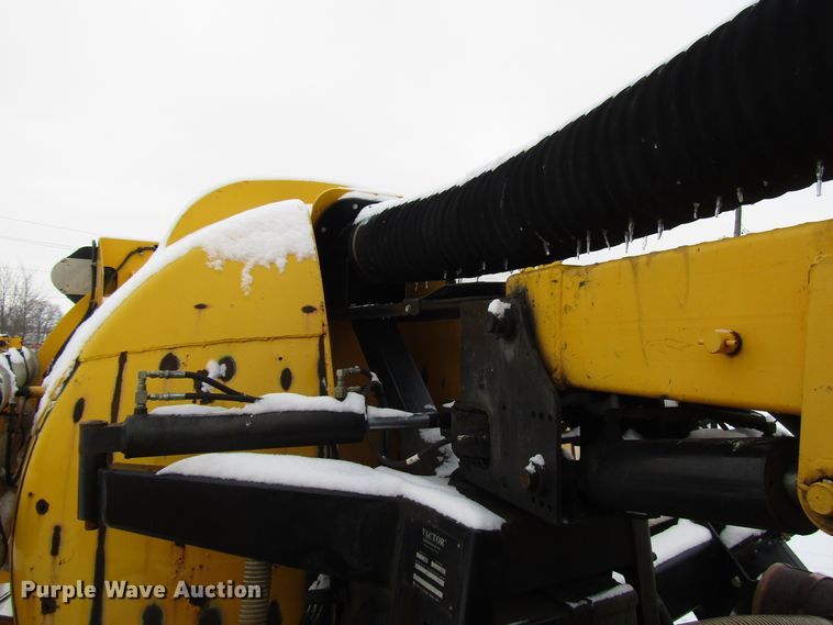 image for item DH8322 2000 International 2554 hydra vacuum truck