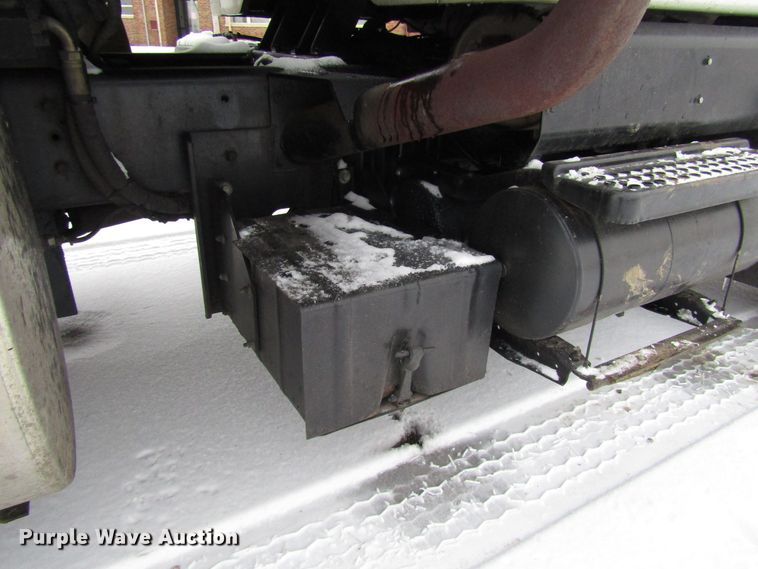 image for item DH8322 2000 International 2554 hydra vacuum truck