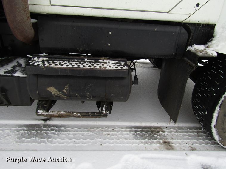 image for item DH8322 2000 International 2554 hydra vacuum truck