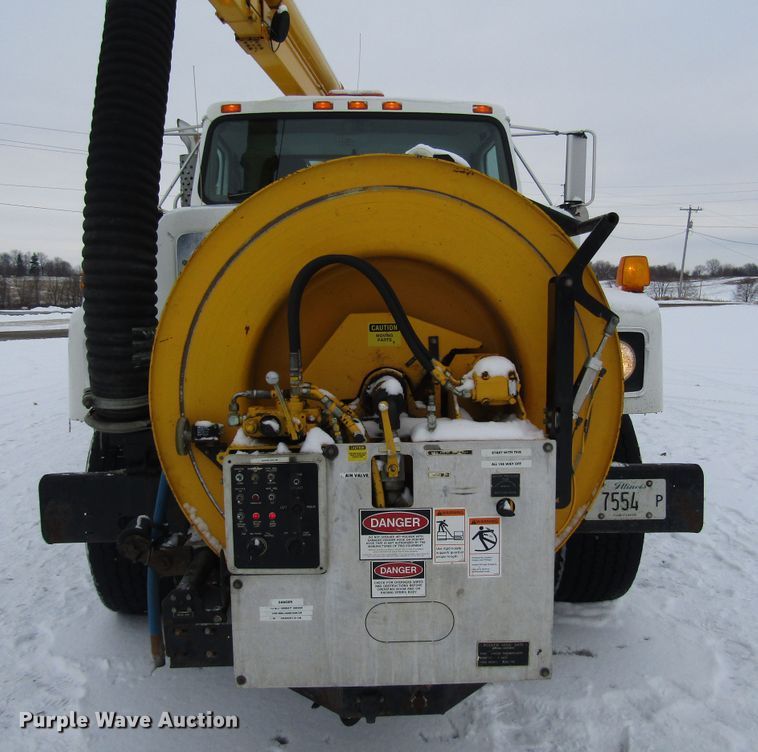 image for item DH8322 2000 International 2554 hydra vacuum truck