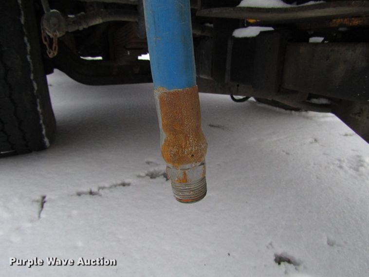 image for item DH8322 2000 International 2554 hydra vacuum truck