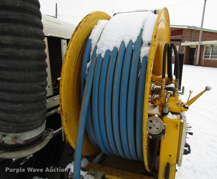 image for item DH8322 2000 International 2554 hydra vacuum truck