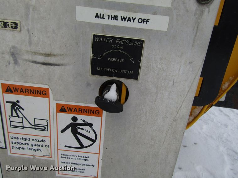 image for item DH8322 2000 International 2554 hydra vacuum truck