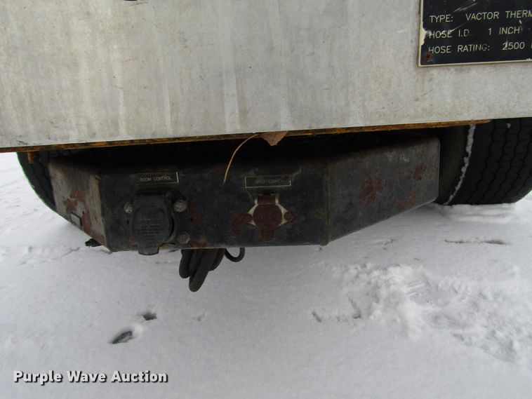 image for item DH8322 2000 International 2554 hydra vacuum truck