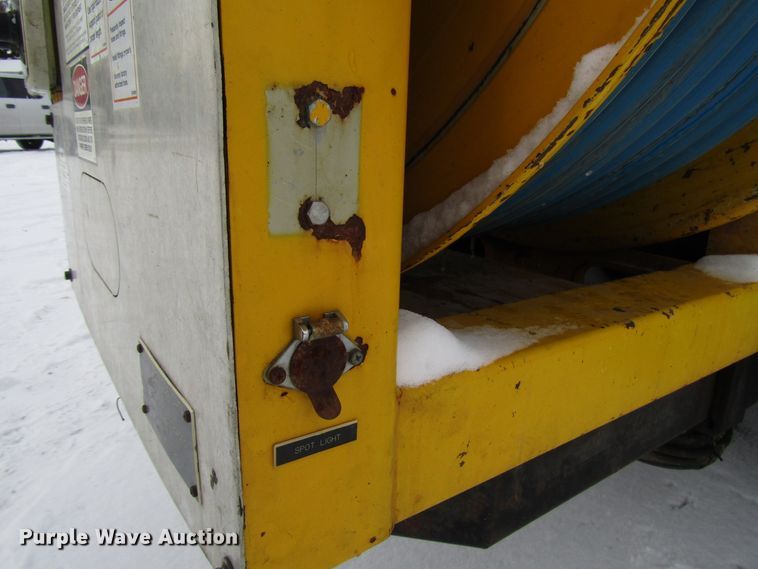 image for item DH8322 2000 International 2554 hydra vacuum truck