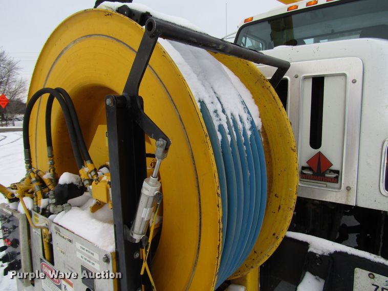 image for item DH8322 2000 International 2554 hydra vacuum truck