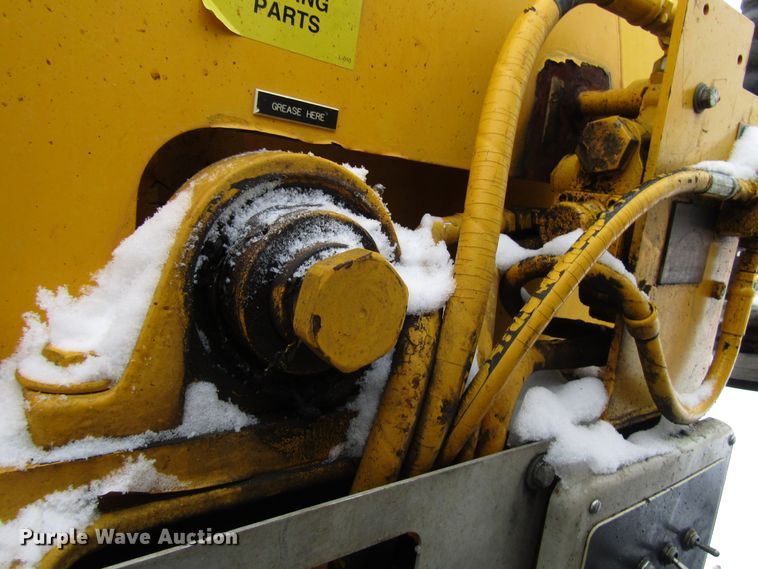 image for item DH8322 2000 International 2554 hydra vacuum truck