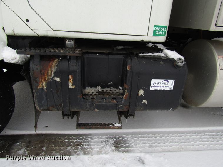 image for item DH8322 2000 International 2554 hydra vacuum truck