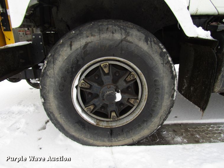 image for item DH8322 2000 International 2554 hydra vacuum truck