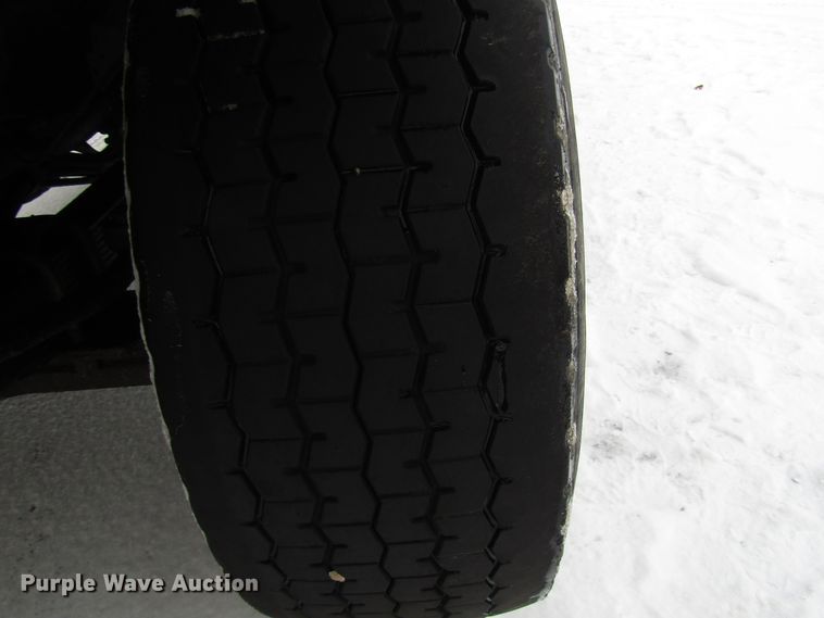 image for item DH8322 2000 International 2554 hydra vacuum truck