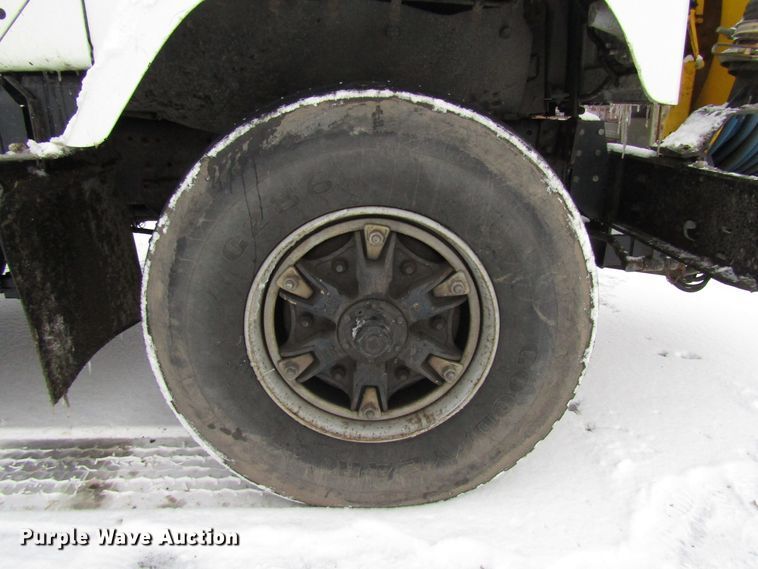 image for item DH8322 2000 International 2554 hydra vacuum truck