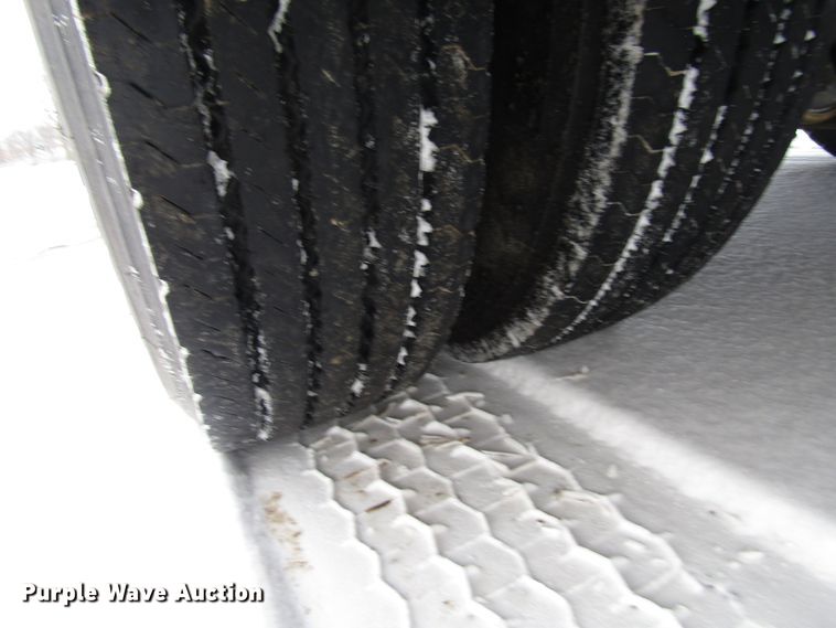 image for item DH8322 2000 International 2554 hydra vacuum truck