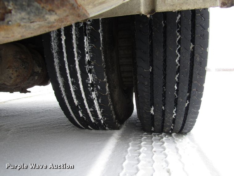 image for item DH8322 2000 International 2554 hydra vacuum truck