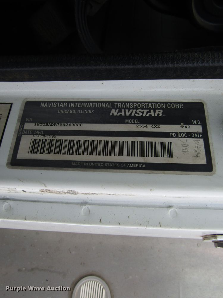 image for item DH8322 2000 International 2554 hydra vacuum truck