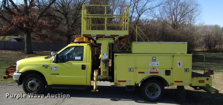 image for item DH8324 2003 Ford F550 Super Duty scissor lift truck
