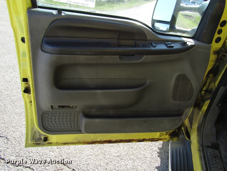 image for item DH8324 2003 Ford F550 Super Duty scissor lift truck