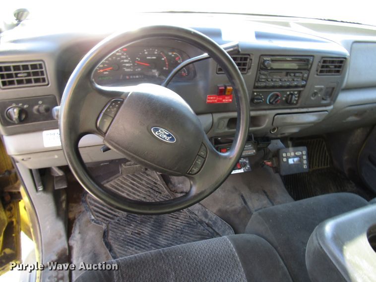 image for item DH8324 2003 Ford F550 Super Duty scissor lift truck