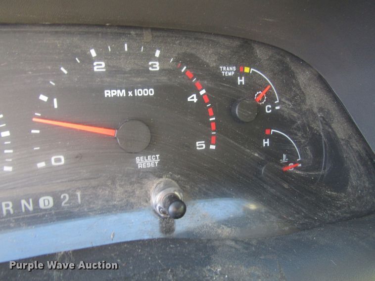 image for item DH8324 2003 Ford F550 Super Duty scissor lift truck