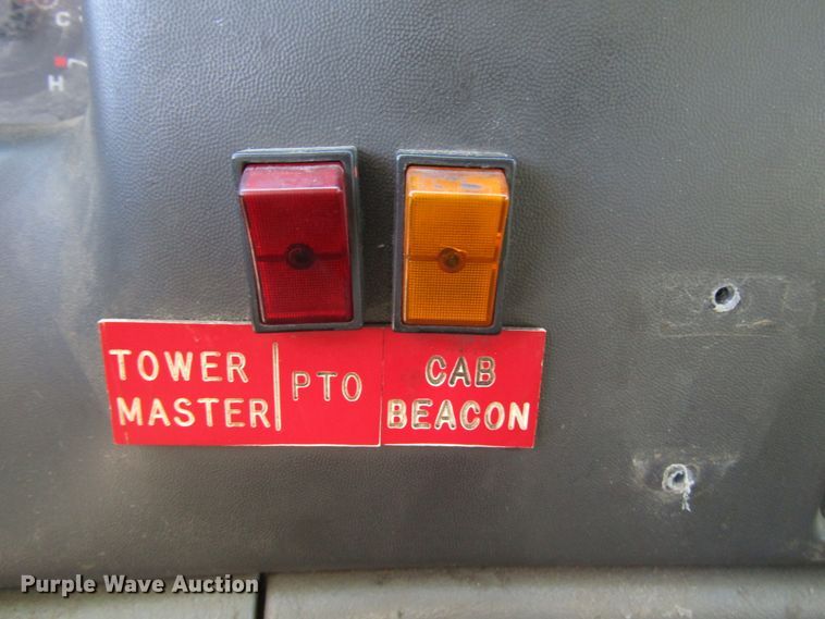 image for item DH8324 2003 Ford F550 Super Duty scissor lift truck