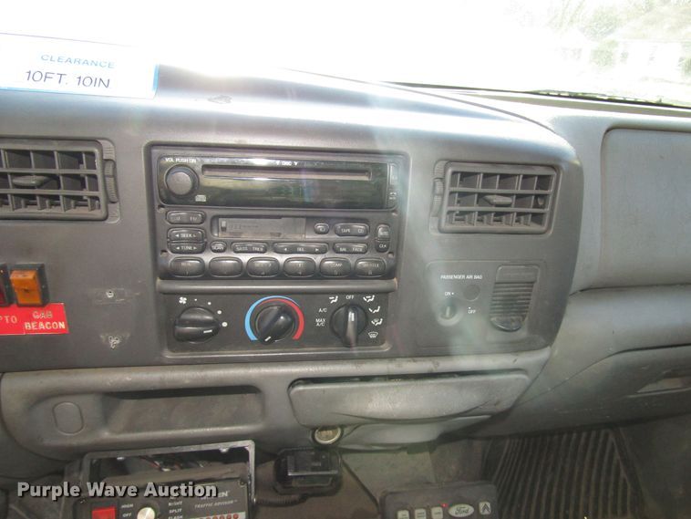 image for item DH8324 2003 Ford F550 Super Duty scissor lift truck