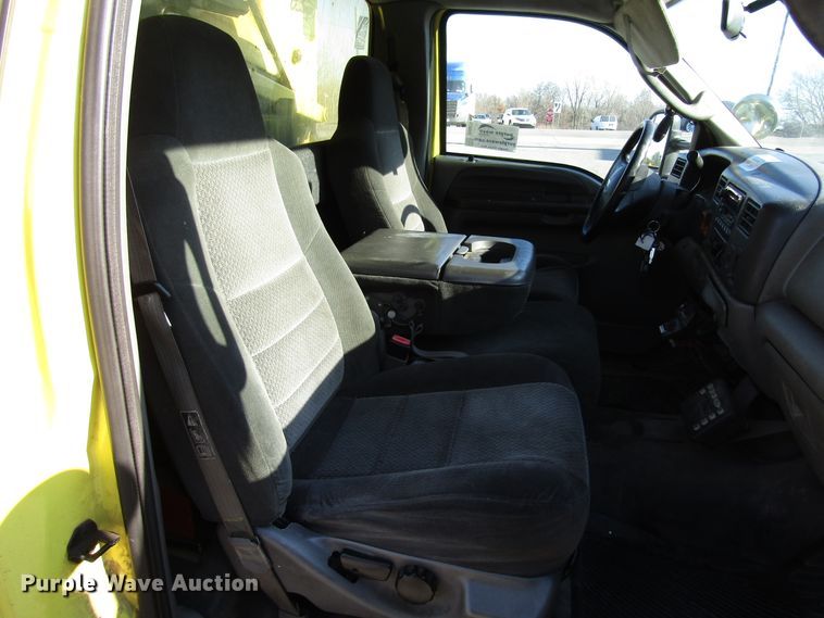 image for item DH8324 2003 Ford F550 Super Duty scissor lift truck