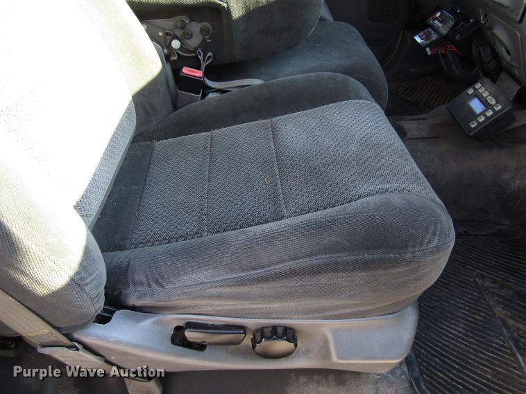 image for item DH8324 2003 Ford F550 Super Duty scissor lift truck